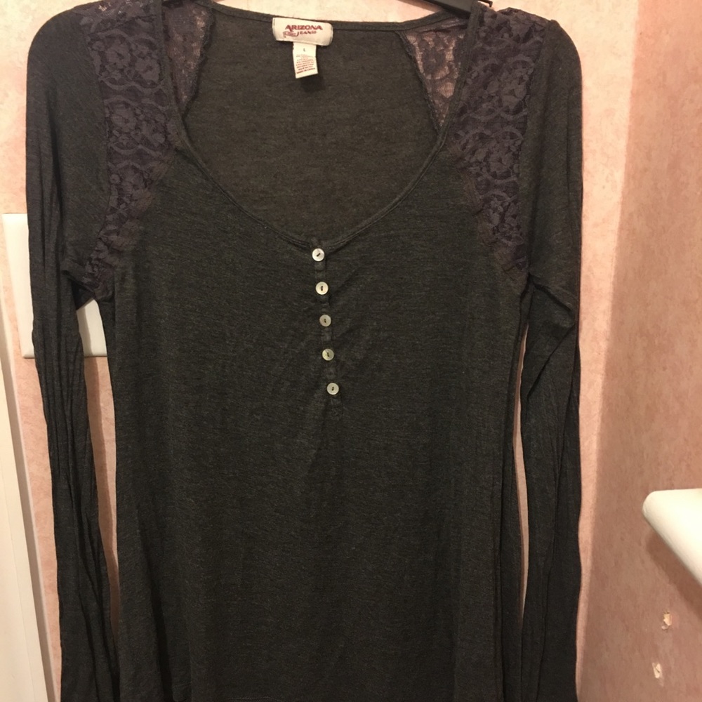 Light weight long sleeve gray shirt